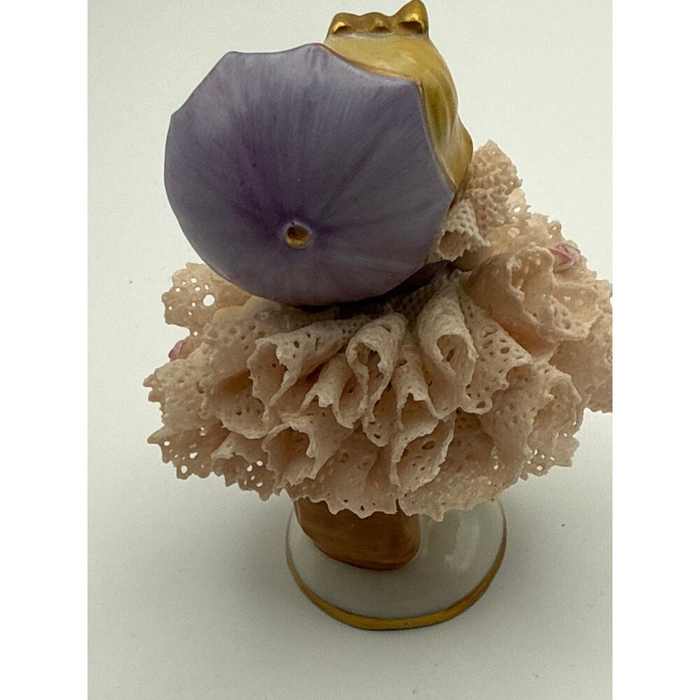 Irish Dresden "Deirdre" with Umbrella Porcelain Figurine - Picture 3 of 6